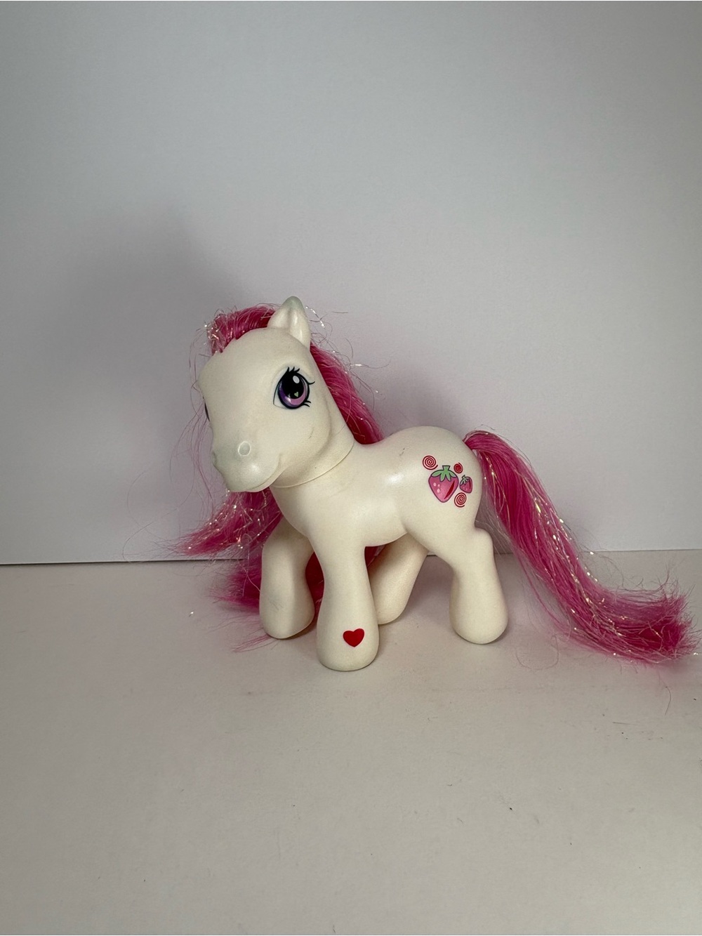 Hasbro My Little Pony G3 Strawberry Swirl 2002 White Pink Tinsel Hair Magnet 4"